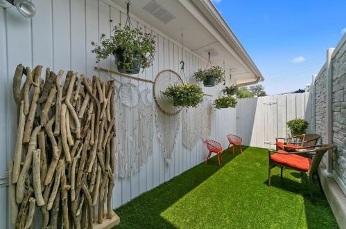 10526 Berry Knl Dr, Dallas TX 75230-4245 exterior