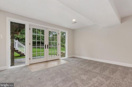 6527 Divine St, Mc Lean VA 22101-4623 exterior