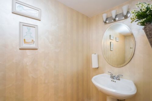 931 Kingsbury St, Chicago IL 60610-7431 exterior