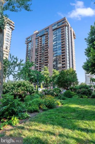 241 6th St, Philadelphia PA  19106-3723 exterior