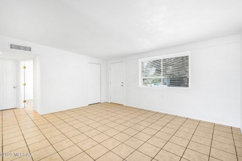 1318 Iowa Dr, Tucson AZ 85706-1415 exterior