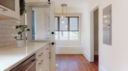 1060 Davis Cir, Atlanta GA 30318-7525 exterior