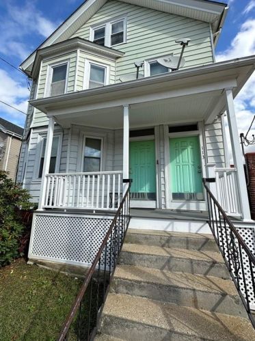 111 Greenville Ave, Providence RI  02919-4135 exterior