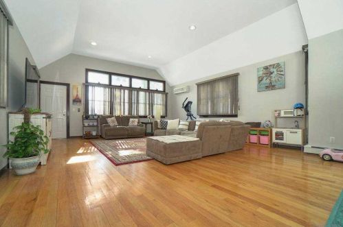 3 Arbor Ln, Huntington Station NY 11746-5136 exterior