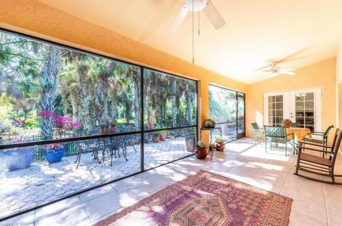 3860 20th Ave, Naples, FL 34117-9322