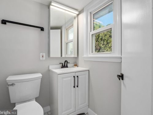 11839 Enid Dr, Rockville MD 20854-3454 exterior