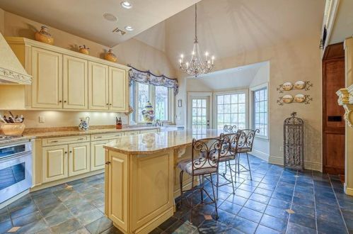 522 Farndale Rd, Pittsburgh, PA 15238-1657