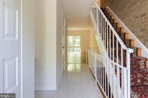 8052 Inverness Ridge Rd, Rockville, MD 20854-4011