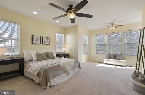 6747 Applemint Ln, Alexandria VA 22310-2649 exterior