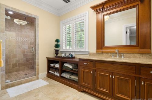 12 Thatcher Ter, Farmington CT 06032-1566 exterior