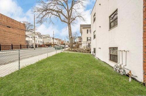 4175 Bronxwood Ave, Bronx NY 10466-4505 exterior