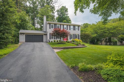 12222 Folkstone Dr, Herndon, VA 20171-1820