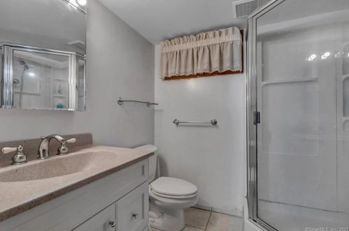 39 Caroline Dr, Milford CT 06461-2715 exterior