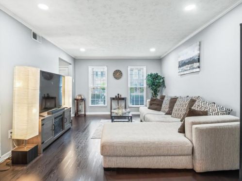 26 Independence Pl, Atlanta GA  30318-1505 exterior