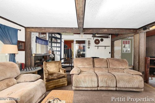 10049 Cressey Rd, Plainwell MI 49080-9044 exterior