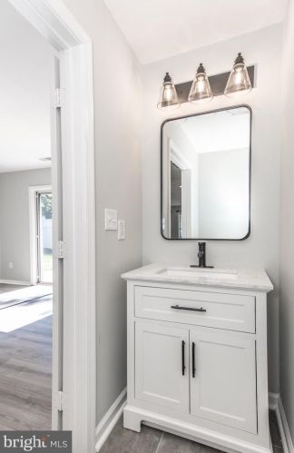 1915 Franklin St, Philadelphia PA 19122-2015 exterior