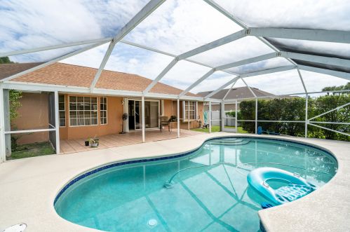 1326 Janette Ave, Fort Pierce FL 34953-1220 exterior