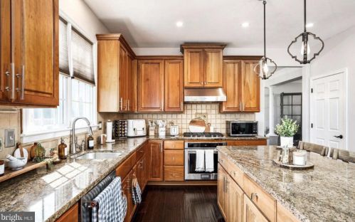 17 Fieldcrest Dr, Columbus NJ  08022-1959 exterior