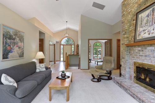 4429 Dorchester Dr, Saint Paul MN 55129-9570 exterior