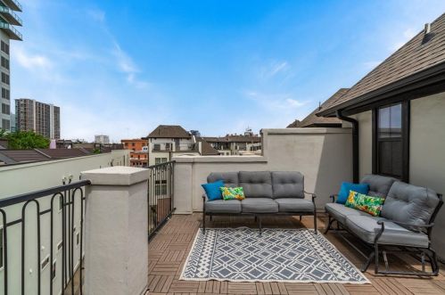 2111 Canton St, Dallas TX 75226-1621 exterior