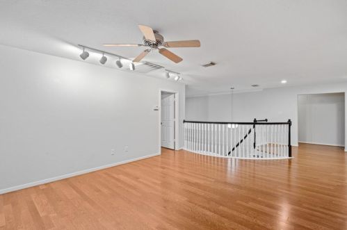 14 Sunny Oaks Pl, Conroe TX 77385-3663 exterior