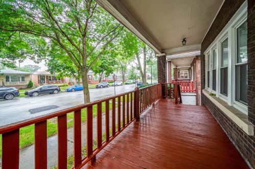 2016 93rd St, Chicago IL  60617-3726 exterior
