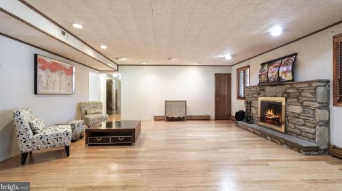 1078 Corn Crib Dr, Huntingdon Valley PA 19006-3306 exterior