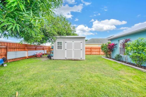 211 Kestor Dr, Fort Pierce FL 34953-5426 exterior