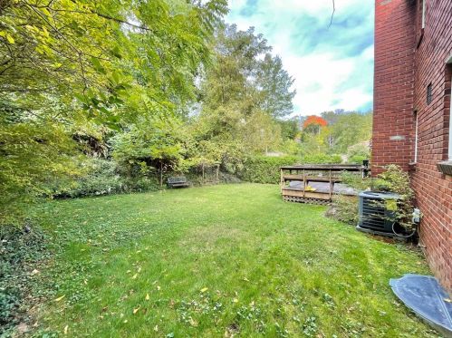 664 Crystal Dr, Pittsburgh PA 15228-2567 exterior