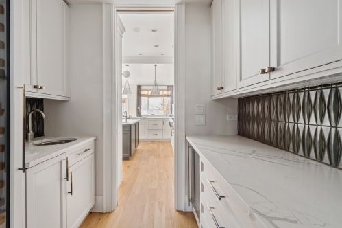 1025 Lill Ave, Chicago IL 60614-2107 exterior