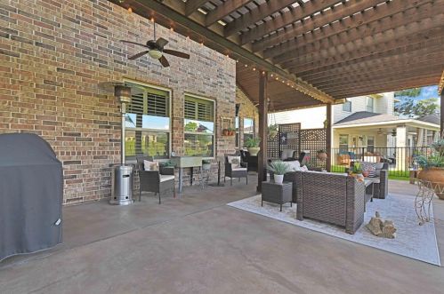 8702 Malardcrest Dr, Humble TX 77346-8106 exterior