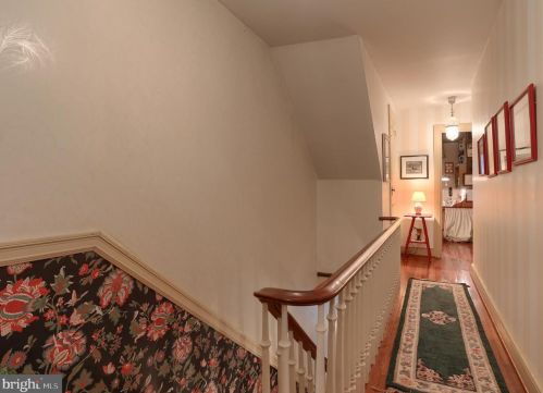 273 Main St, Hummelstown PA 17036-1721 exterior