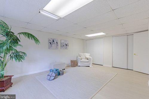 1515 Highwood Dr, Mc Lean VA  22101-5800 exterior