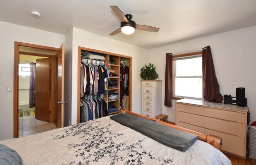 135 Martin Ln, Milwaukee WI 53207-4976 exterior