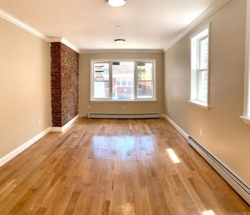 3367 Fenton Ave, Bronx NY  10469-2805 exterior