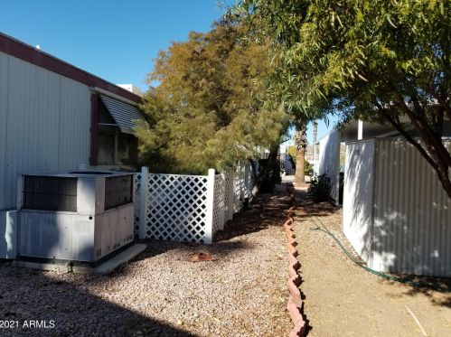 1705 Charleston Ave, Phoenix AZ 85023-1218 exterior