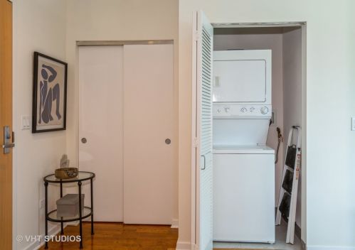 611 Wells St, Chicago IL  60607-4782 exterior