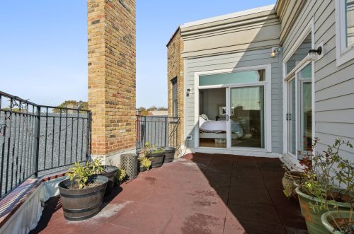 650 Barry Ave, Chicago IL 60634-4912 exterior