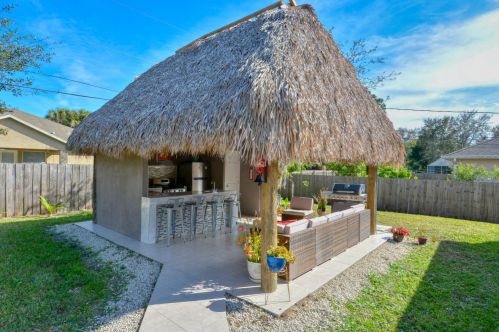 1761 Bradway Ln, Fort Pierce FL 34953-1621 exterior