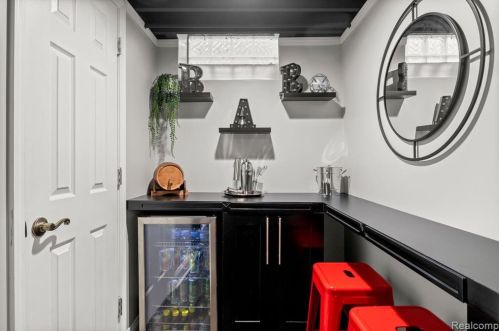 6126 Cambourne Rd, Dearborn Heights MI 48127-3916 exterior