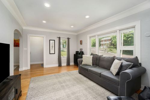 121 Inkster Ave, Kalamazoo, MI 49001-6111