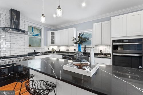 517 Cedar St, Washington, DC 20012-1933