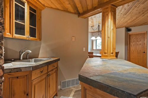 10188 Dimple Dell Ln, Sandy UT 84092-4505 exterior