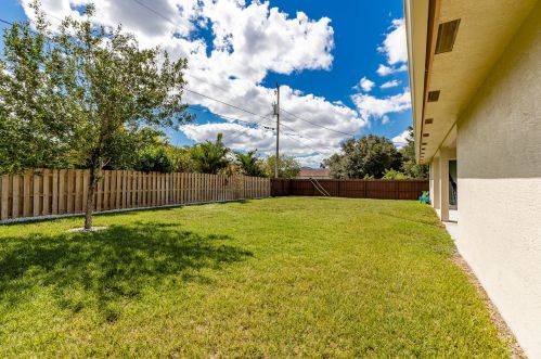 650 Mccullough Ave, Fort Pierce FL 34953-3918 exterior