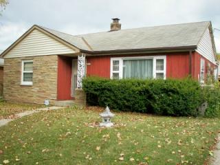 4114 73rd St, Milwaukee, WI 53216-1044