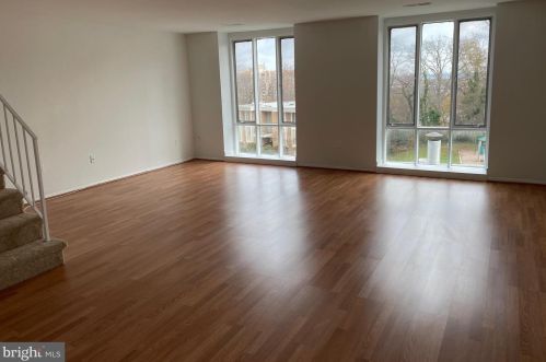 5731 Kings Hwy, Alexandria VA  22303-1402 exterior