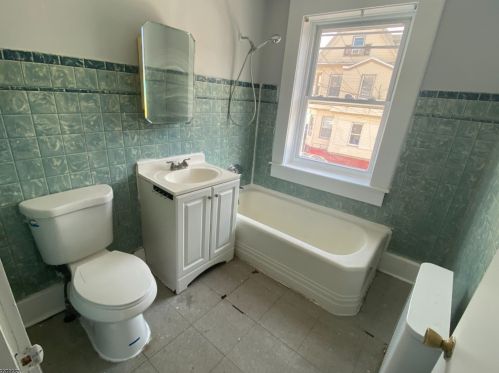 73 Paterson Ave, Paterson NJ 07522-1435 exterior