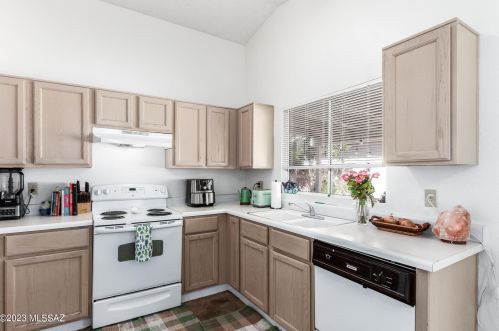 8845 Apple Tree Dr, Tucson AZ  85730-4660 exterior