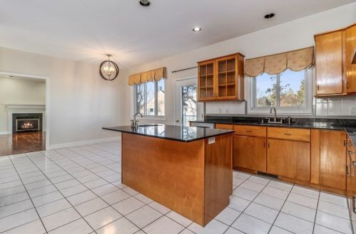 9 Oak Hl St, Newton MA 02459-3454 exterior