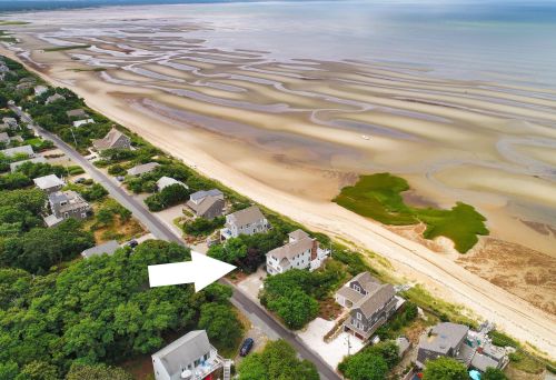 29 Bayberry Ln, Eastham MA 02642-2352 exterior